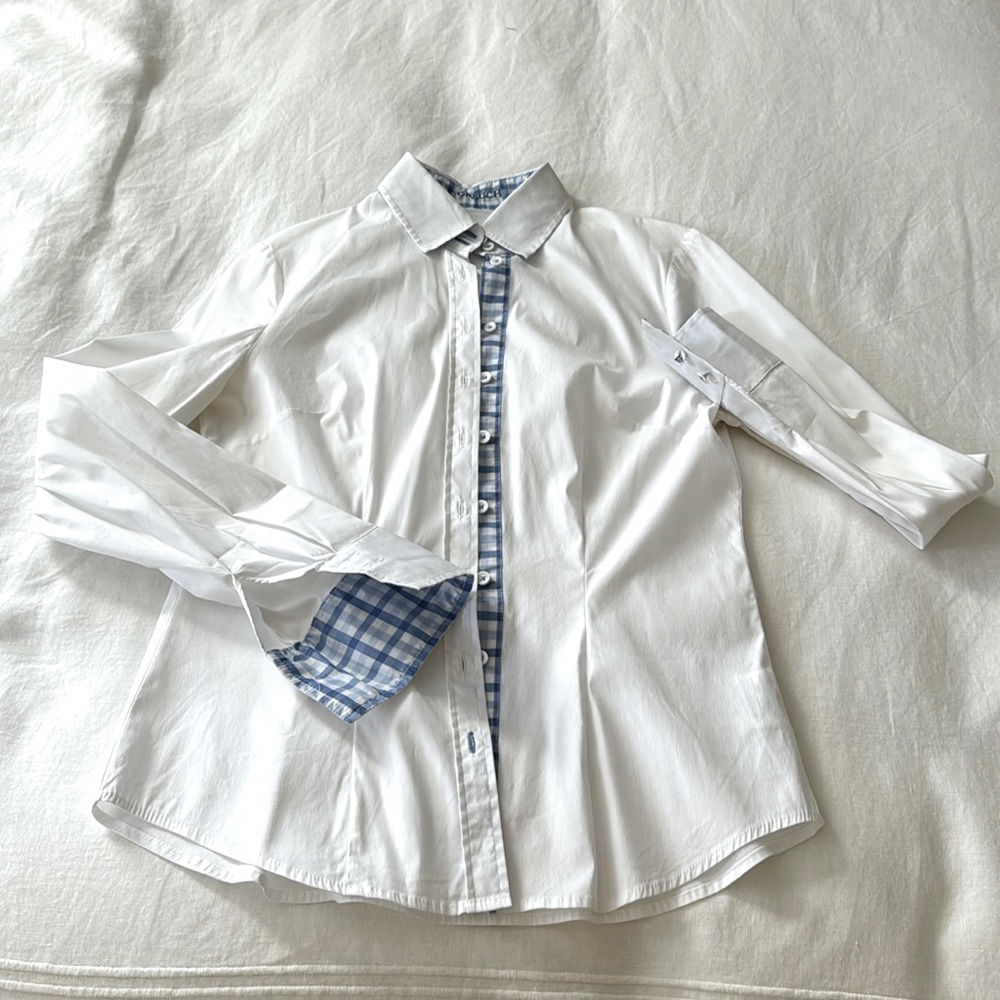 Gorsuch button down with detail work.